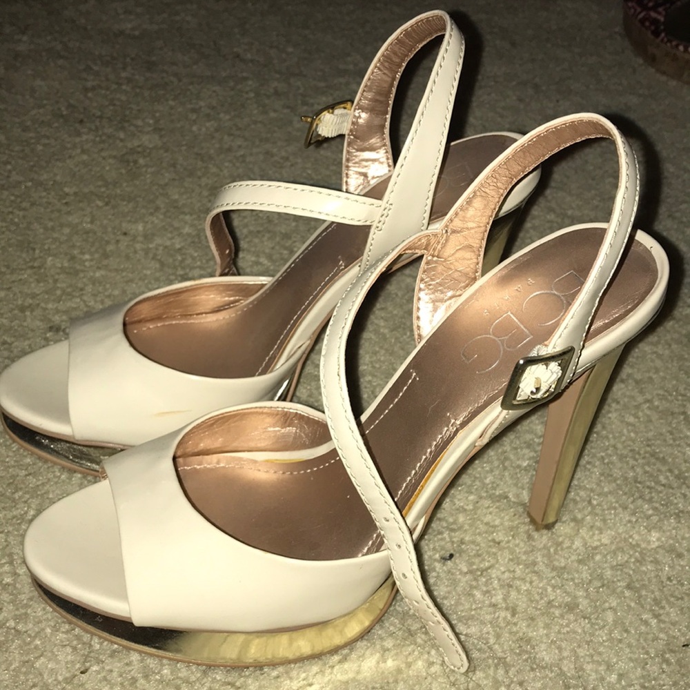 NWOT Nude heels